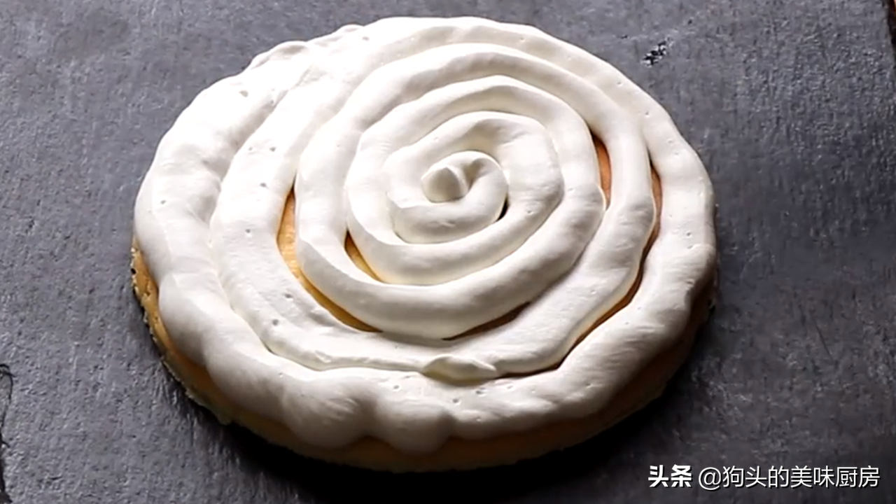 圣诞吃蛋糕，不用烤箱也能做，方法简单，孩子爱不释手，一看就会