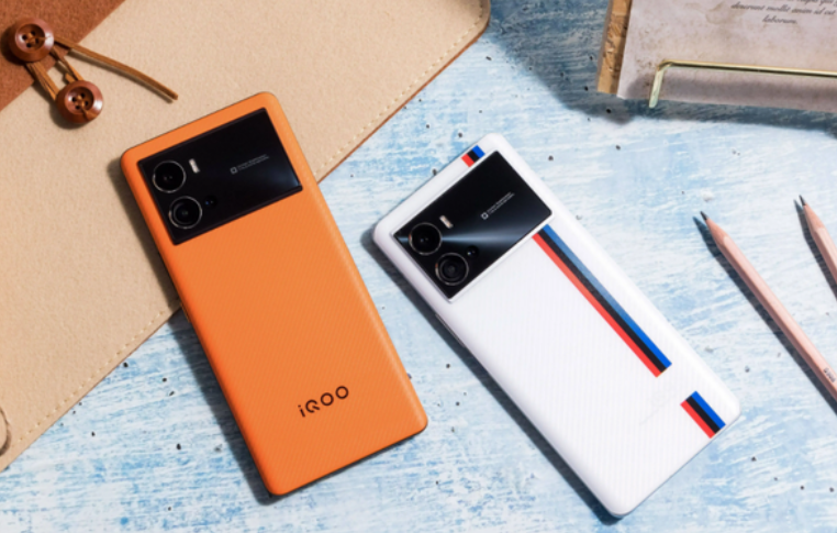 限时直降800，12GB+4nm芯+独显芯片+2K屏，还有微云台双主摄