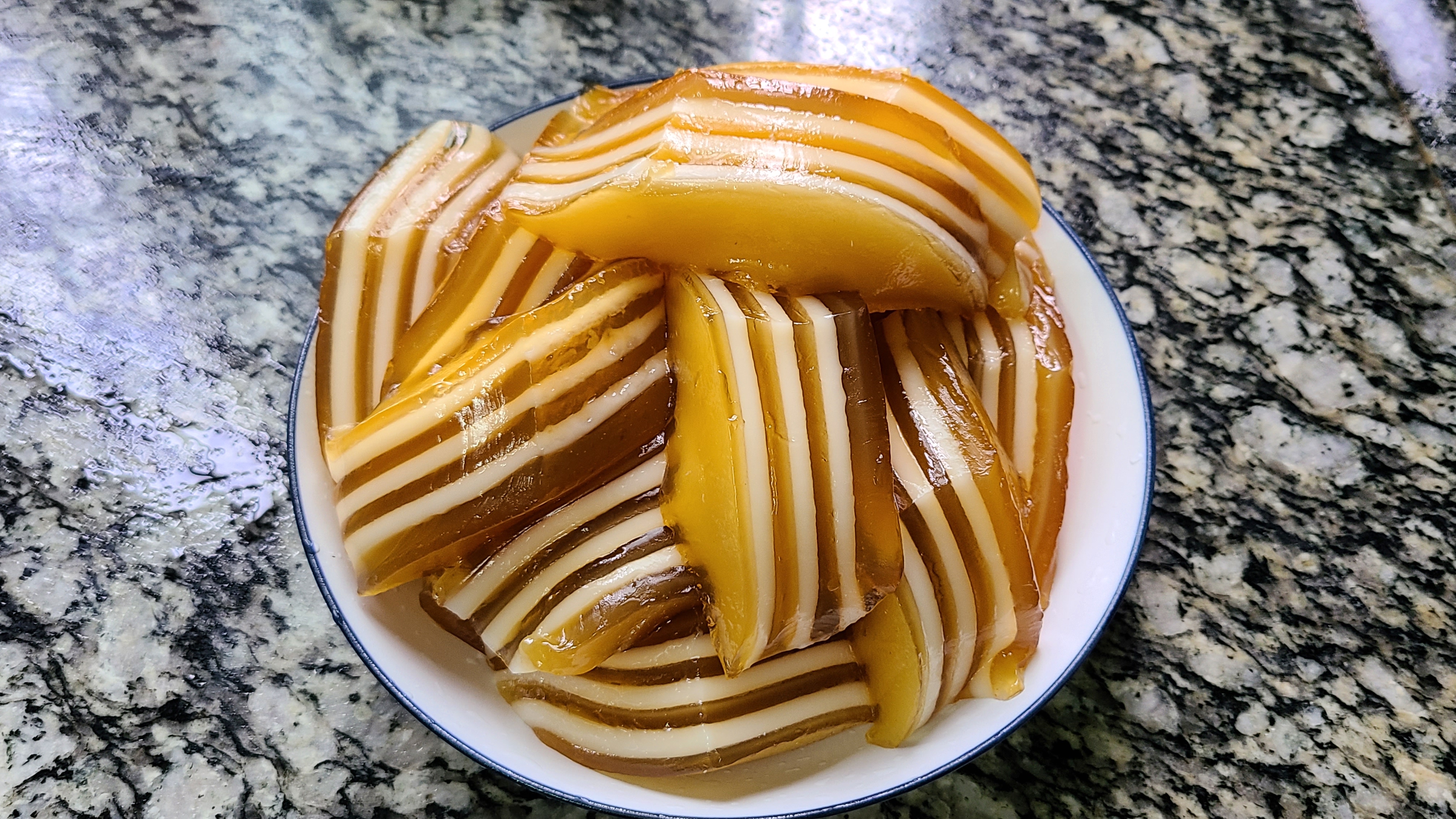 千层糕是出了名的广东美食，软糯Q弹香味浓，好吃又简单