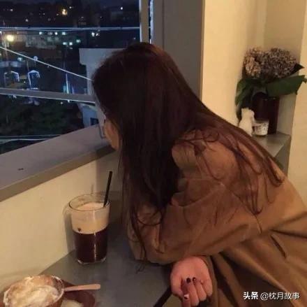 句子库‖星河滚烫，你是人间理想。皓月当空，你是人间曙光