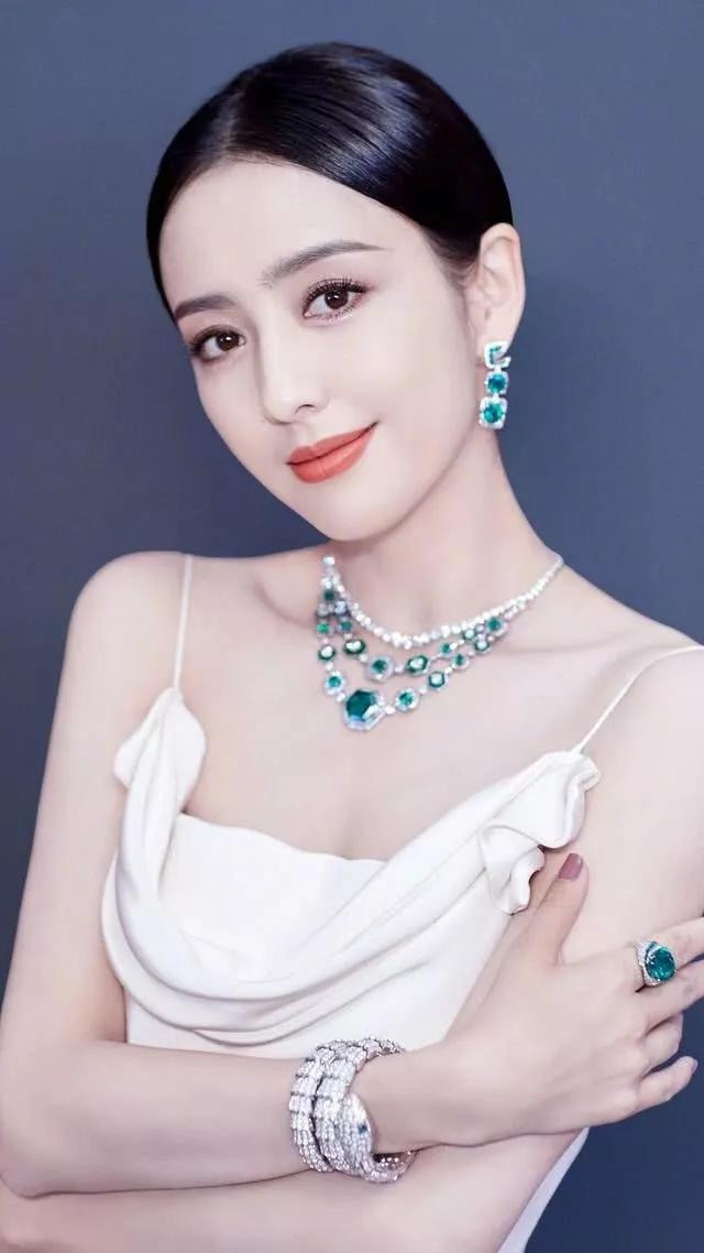 佟丽娅：甜美恬静，温婉优雅，美丽大方