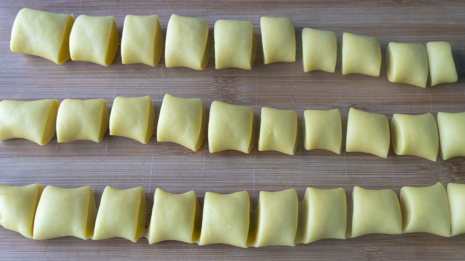 面粉最过瘾的6种做法，不用烤箱，咬一口酥掉渣，一出锅就抢光了