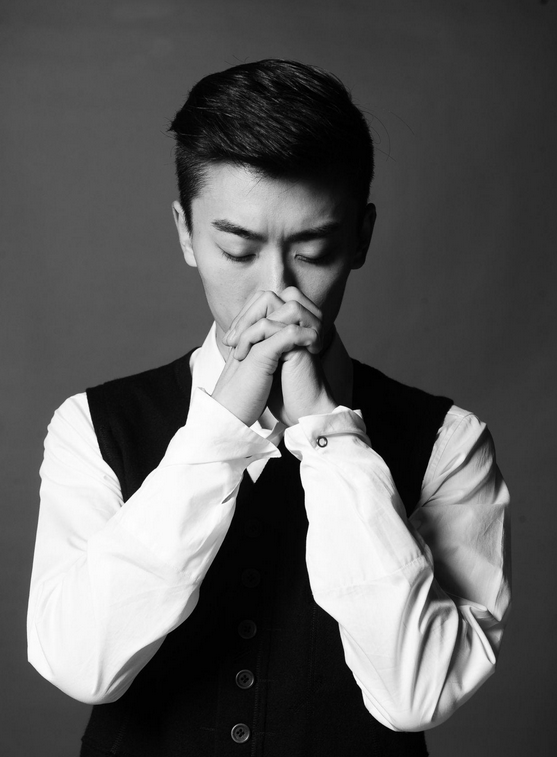 陈宝国儿子陈奕丞:被父亲力捧多年也不红,如今还成了父亲的心病-我的