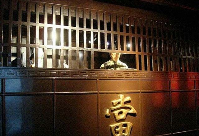 70年代拾荒老人一夜成万元户，捡到7根铁棍赚12000元，却还是亏了