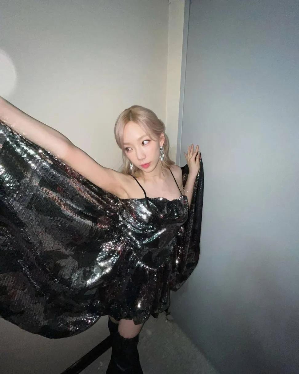 哇，泰妍也太瘦了吧，传说中的纸片人吧