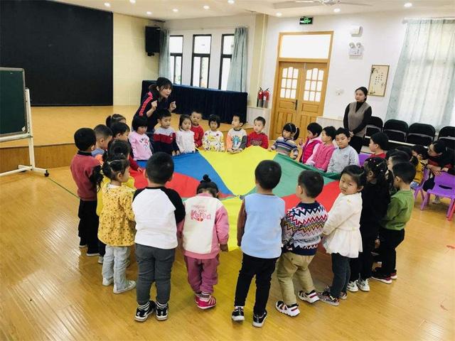 被幼儿园老师通知“下学期换园”，宝妈行为遭怒批：1件事得抓紧