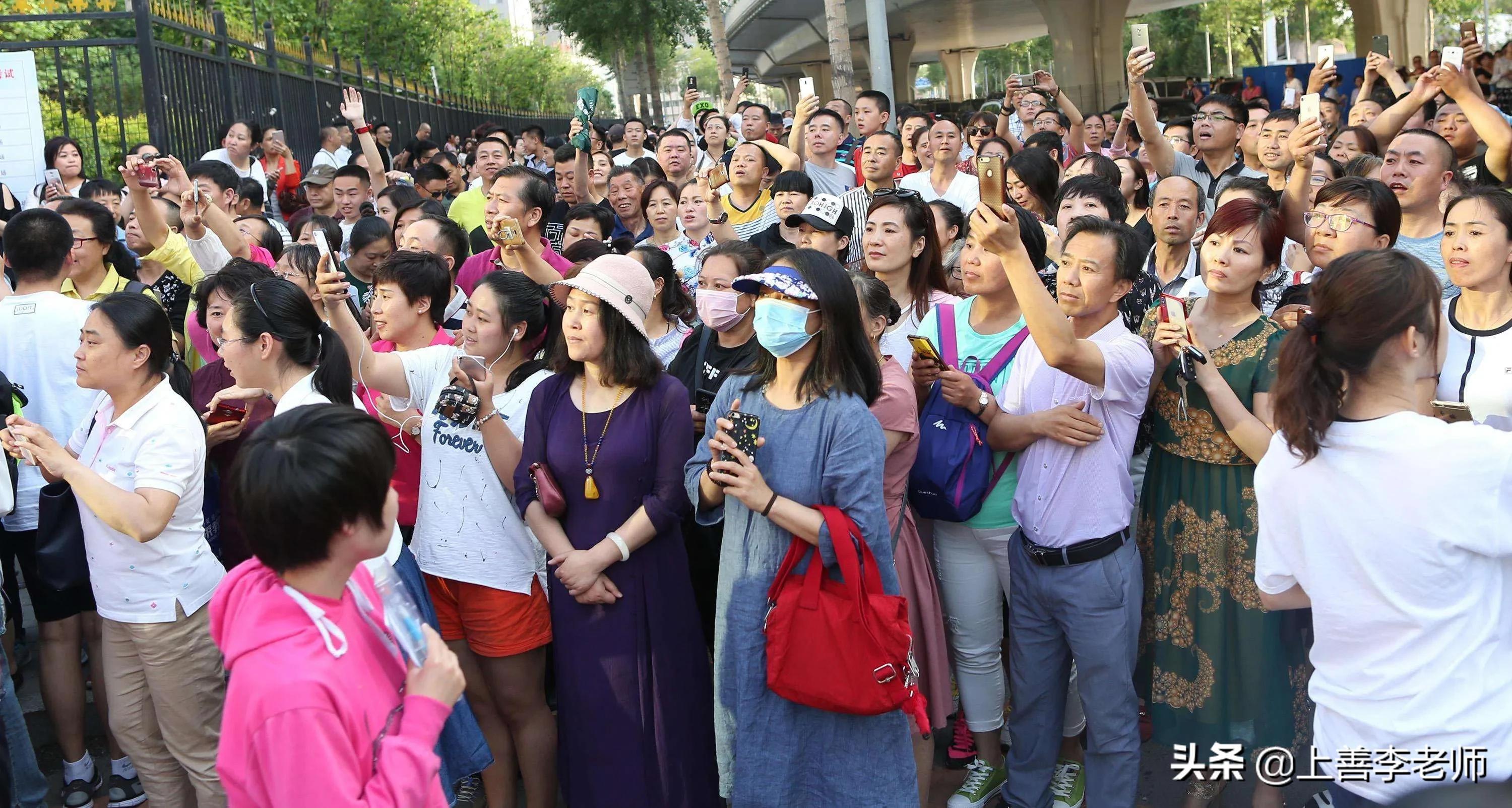 人人追捧的会计专业，为何“掉落神坛”？网友：年薪百万不香？