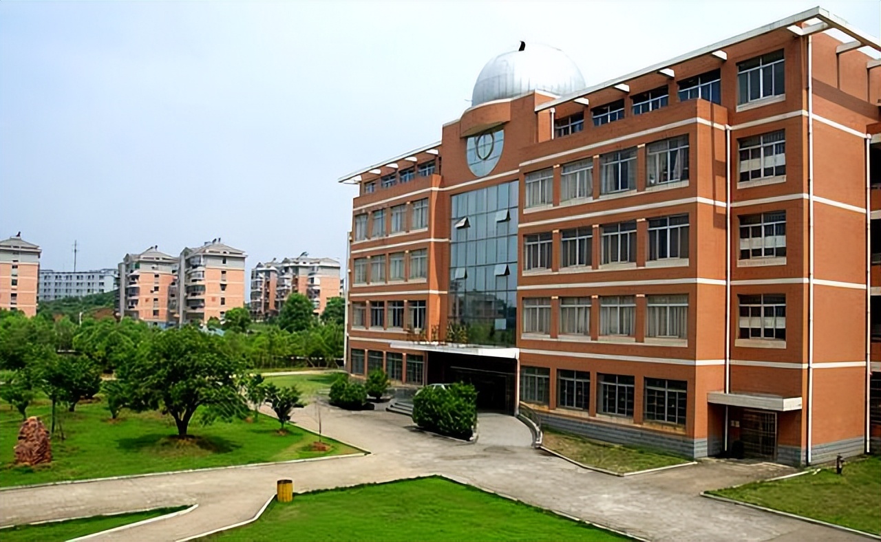 湖北女孩全市第一考进北大，收到通知书时才知道，妈妈患癌1年了