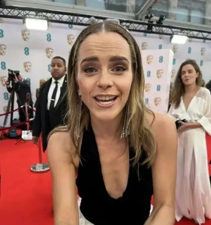 《哈利波特》20年，唯一一个没长残的赫敏，32岁脸崩了