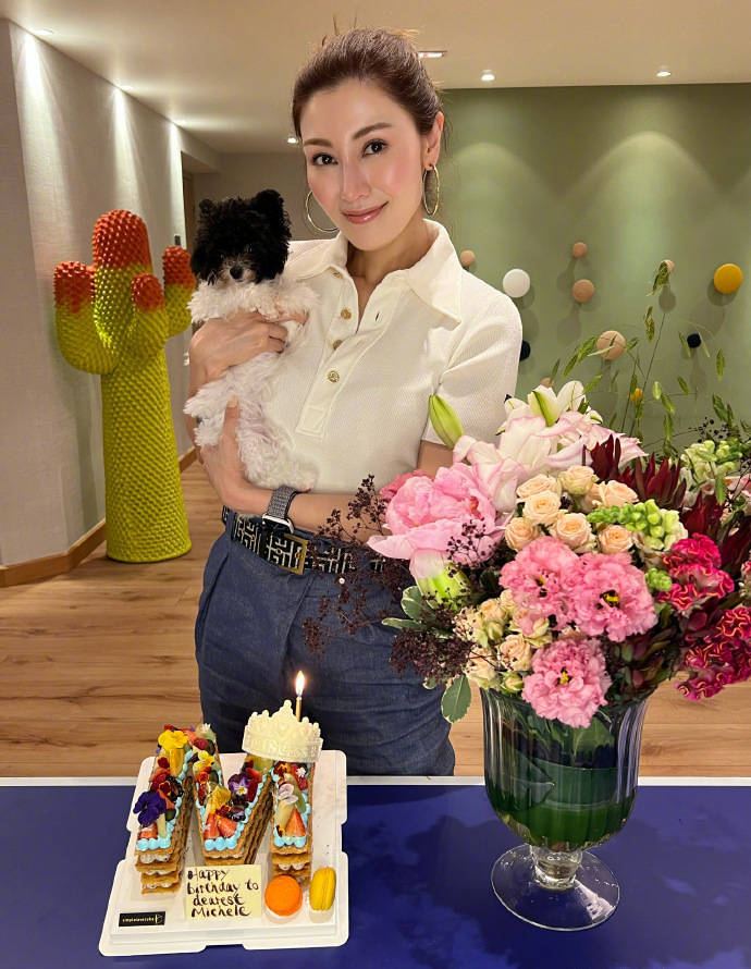 黎姿晒合照为李嘉欣庆祝生日 好姐妹聚会开心同框