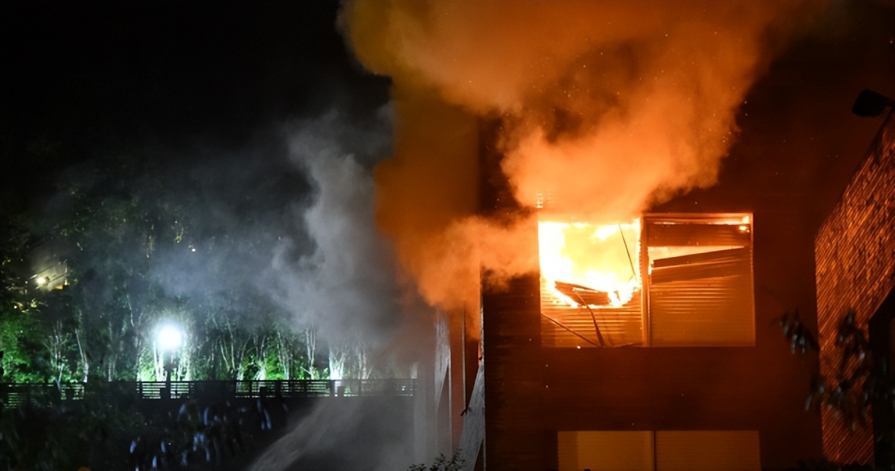 林青霞豪宅失火，价值九亿燃烧7个小时，幸好无人员伤亡