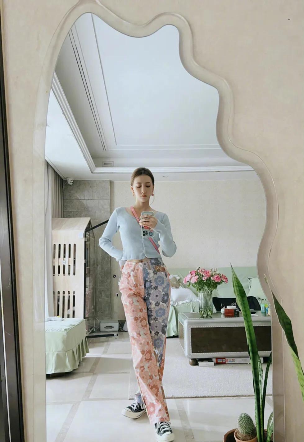 弦子，咋感觉这脸大变样了