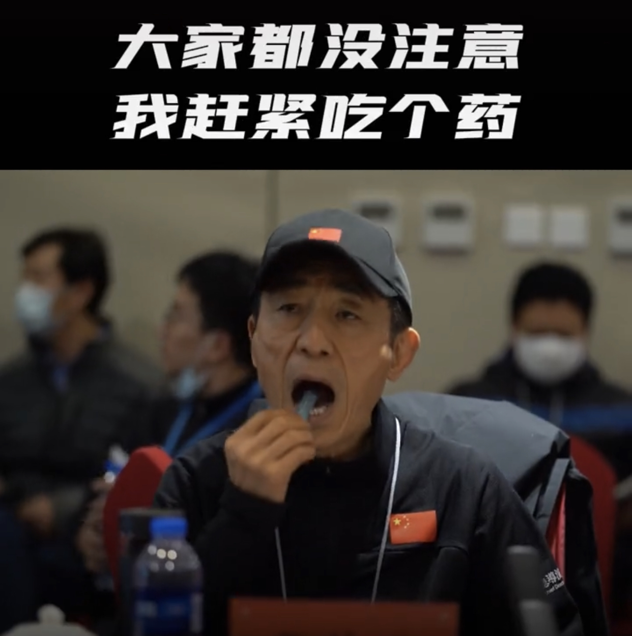 张艺谋妻子发文心疼丈夫，曝其开幕式前靠药维持，发高烧工作不减