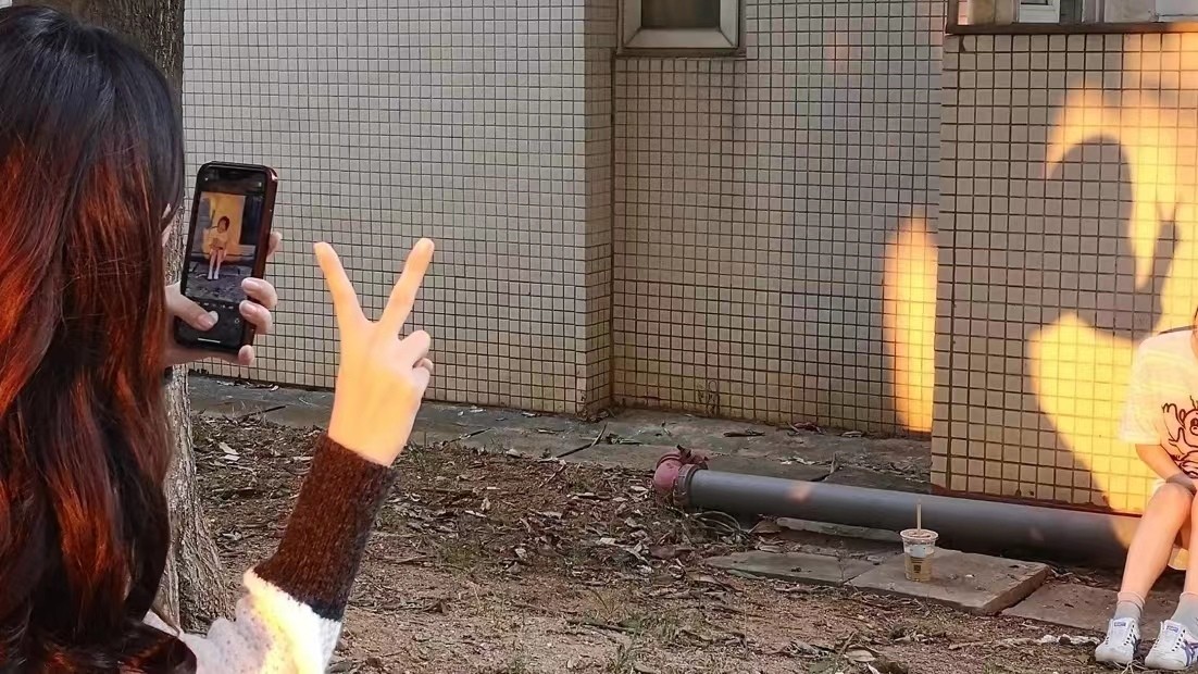 封校后的大学生都在做什么？男生宿舍玩捉迷藏，女生宿舍演宫斗剧