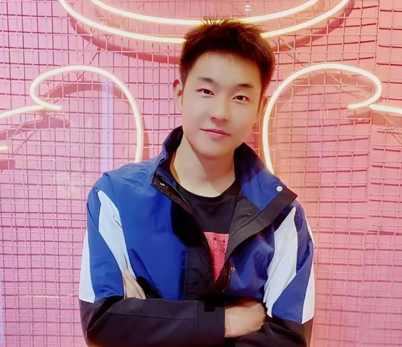 河南一“男幼师”火了，长相阳光帅气跳舞活力四射，深受家长喜爱