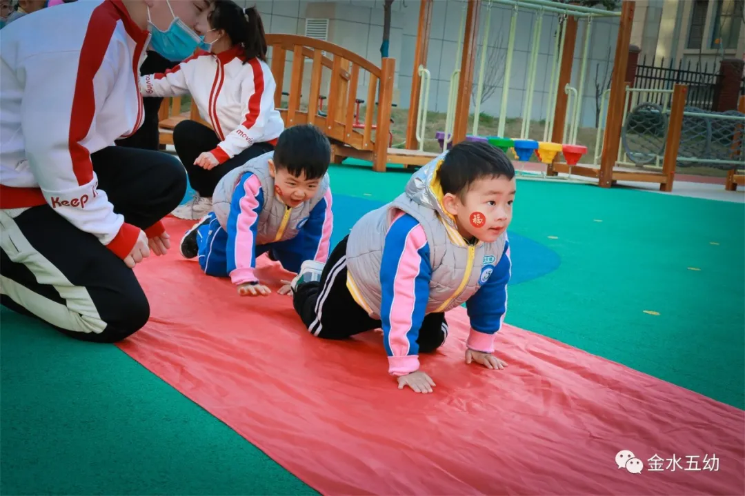 小学生足球队入场词(享运动•健体魄•悦童心—金水五幼教育集团“趣味运动周”纪实)