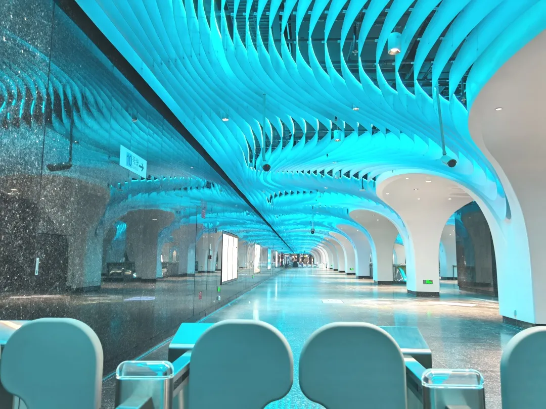 “最美车站”现身，2022上海网红打卡圣地，乘着地铁去旅行...