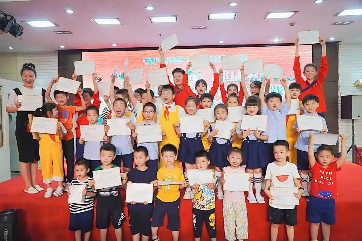 武漢仁愛醫(yī)院開展“小小牙醫(yī)體驗官”青少年社會實踐活動