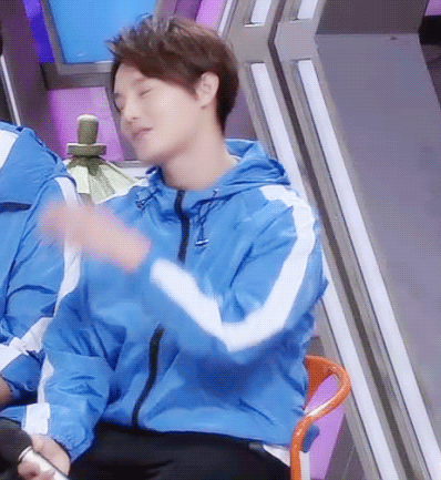 内娱新晋“发面馒头”，肿胀僵硬没眼看，让动脸前辈们自愧不如