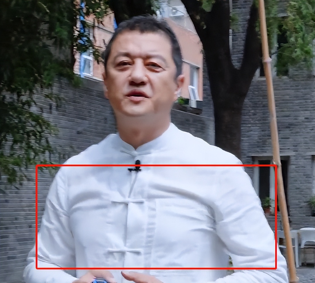 李亚鹏豪宅古法过夏至，头发稀疏老态尽显，网友：别作妖