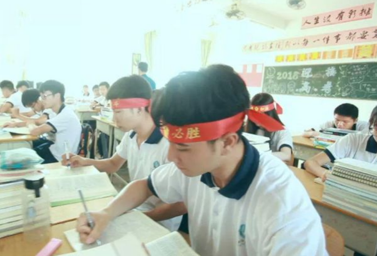 今年高考生的好消息，2022或成为“高考小年”，分数线有望下降