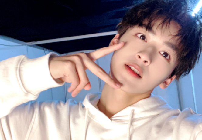 马嘉祺二战艺考，何洛洛三战高考，果然优秀的少年从不缺少勇气