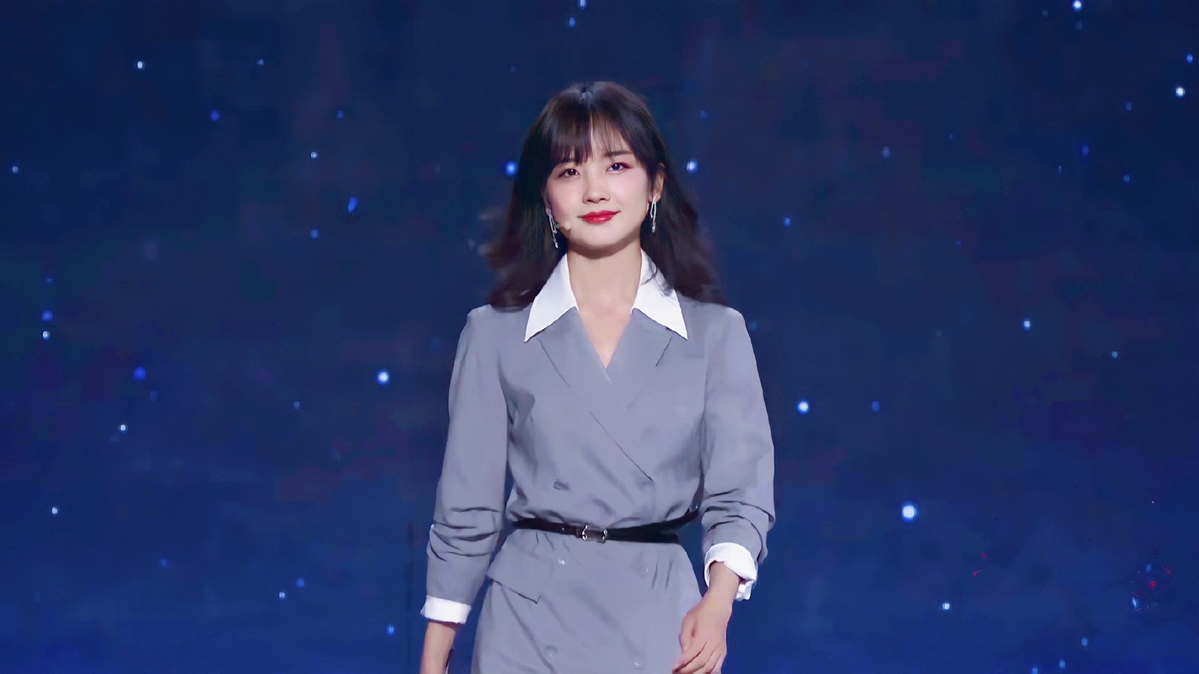 王冰冰写真集,说实话,冰冰颜值被夸大了,虽然确实漂亮