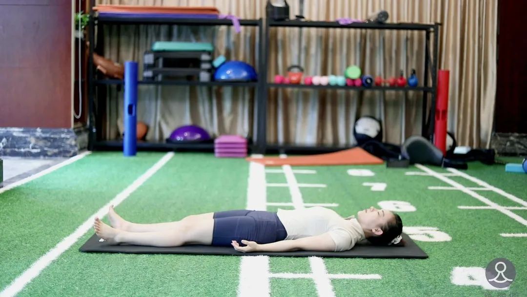 40岁的张歆艺露出双下巴十分夸张，偶像包袱掉了一地