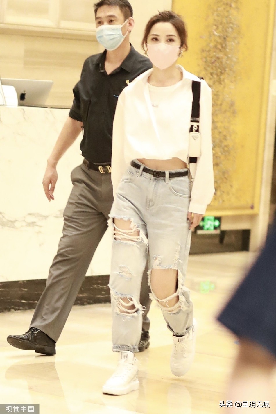 阿Sa阿娇《乘风破浪》上班路透 姐妹同穿露脐装破洞裤