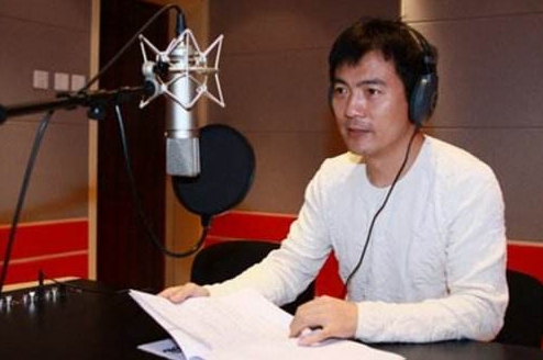 54岁足球解说员黄健翔：二婚15年，仍愧对前妻、亏欠女儿