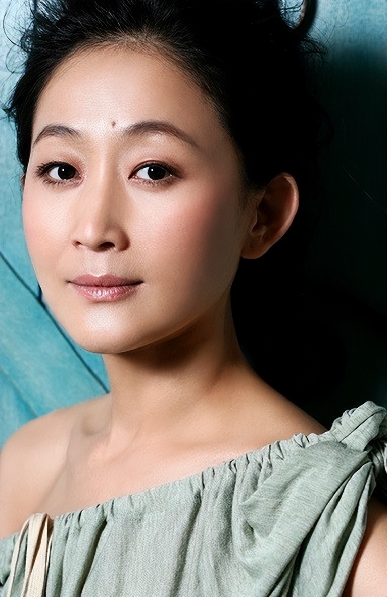 14位贤良的“妈妈专业户”女星，年轻时个顶个是美人坯子