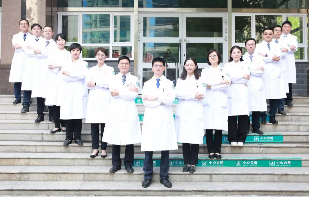 今天，把掌声送给他们！