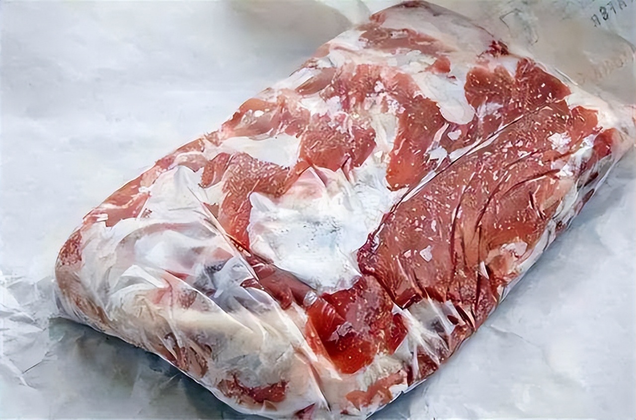 长期吃久冻的肉会致癌？冰箱里的肉冻多久不能吃？总结清楚了