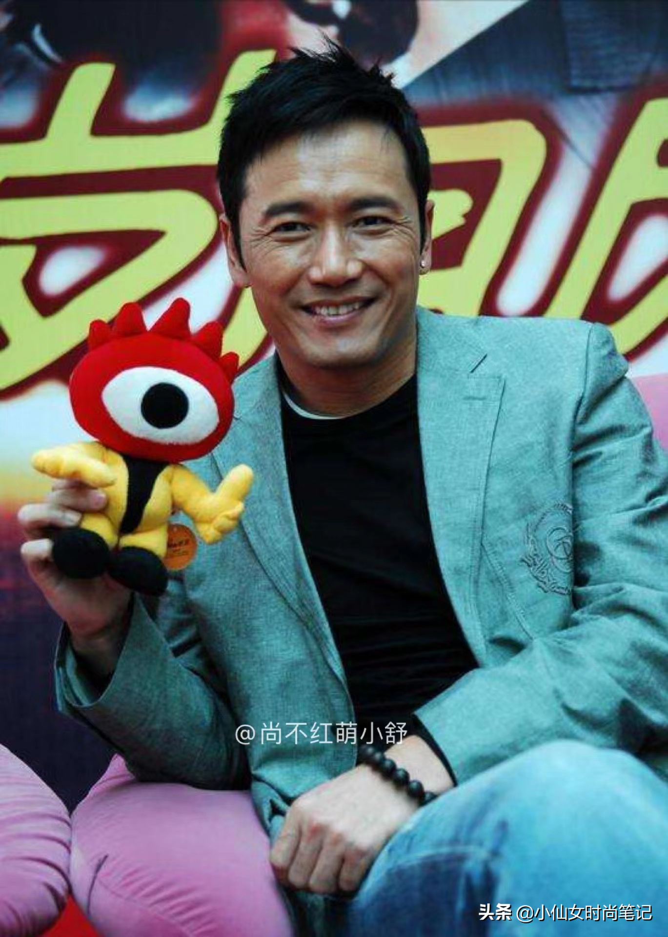 看了63岁苗侨伟的造型，才发现：这男人容貌越老，却越儒雅帅气