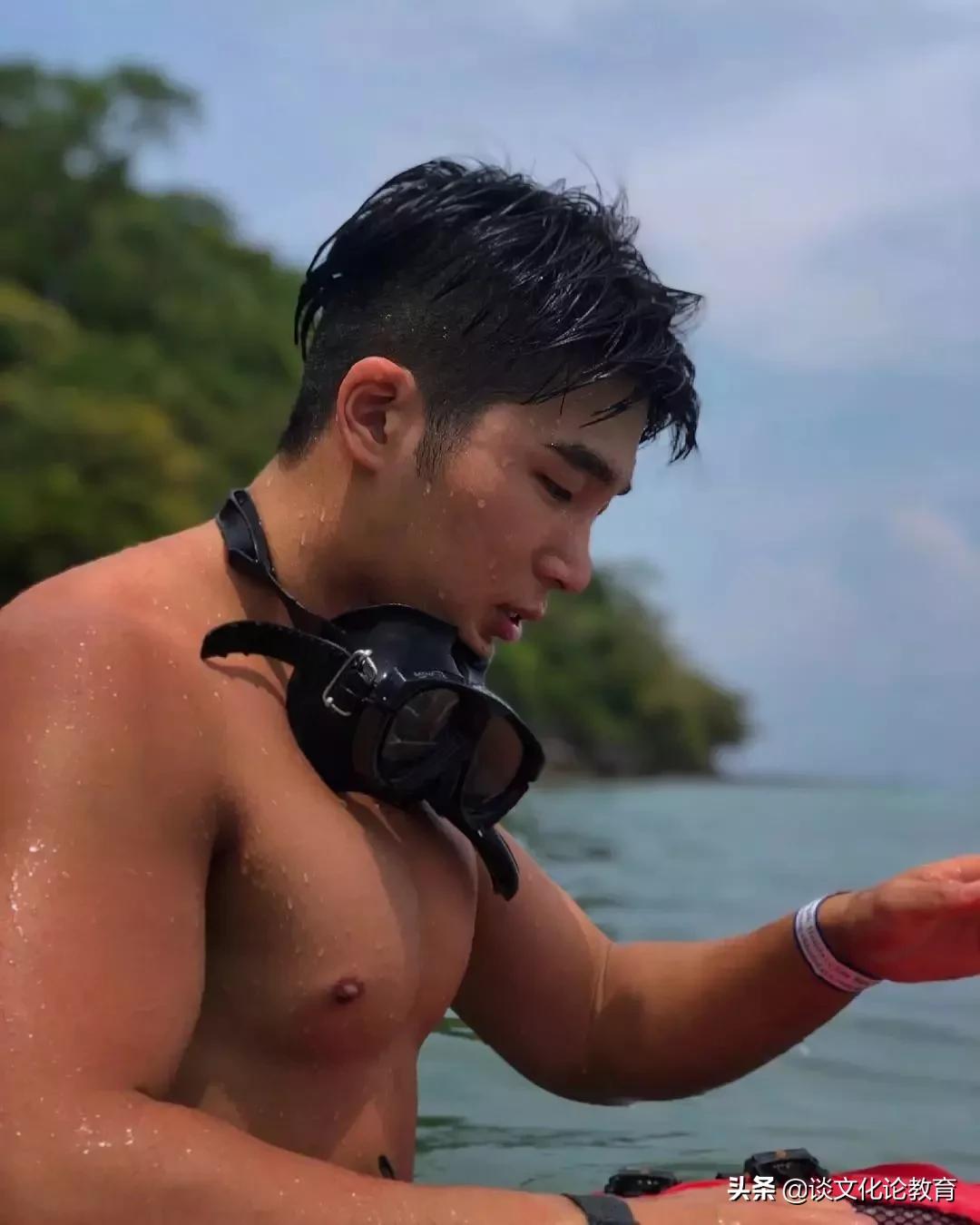 域外/韩国肌肉小哥演绎“在水一方”，侧颜太帅