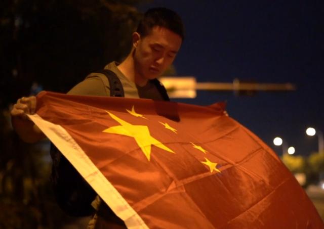 莫名泪目，我驻乌克兰使馆发布安全提醒，中国国旗可当“护身符”