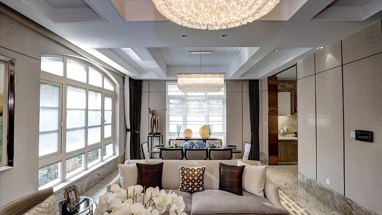 设计类专业就业前景怎么样？普通专业毕业生如何跨行业学设计？