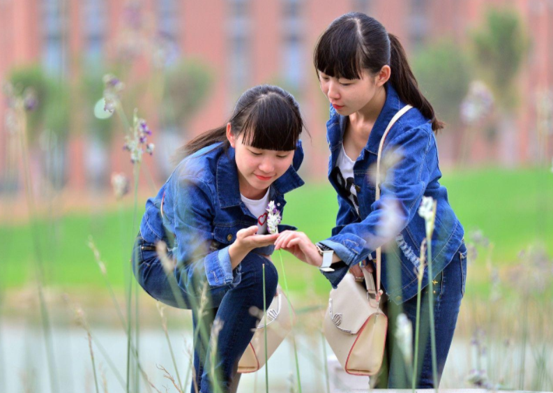 高考如何防止双胞胎“替考”？官方手段让人佩服，这谁还敢作弊