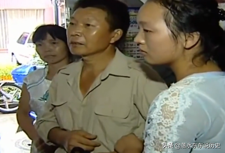 湖南19岁养女高考金榜题名，私下却与富爸爸相认，被骂忘恩负义