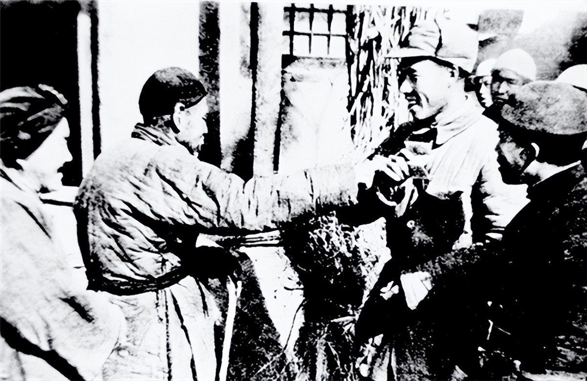 1944年,解放广东的战争正进入了白热化的阶段,抗战差不多也已经进入了