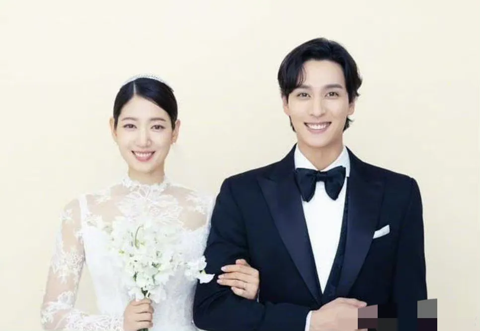 朴信惠产后首次露面 认真制作手工蜡烛状态似少女