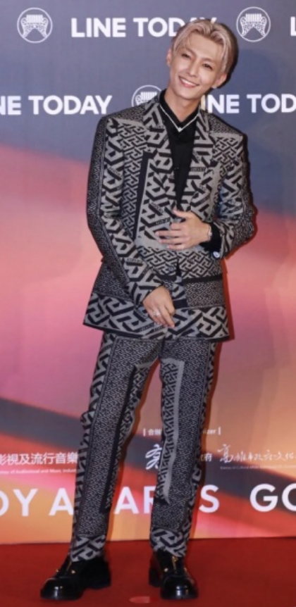 这是颁奖还是开业？金曲奖艺人造型齐翻车，现场变成乡村大舞台？