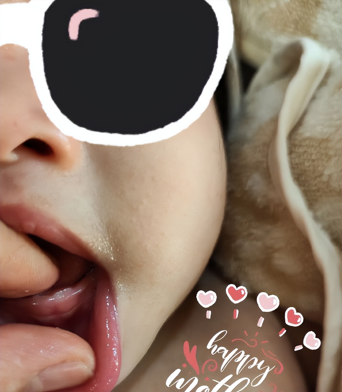 林依晨首晒爱女掀嘴正脸照，小小林长乳牙，老公不忘送花秀恩爱