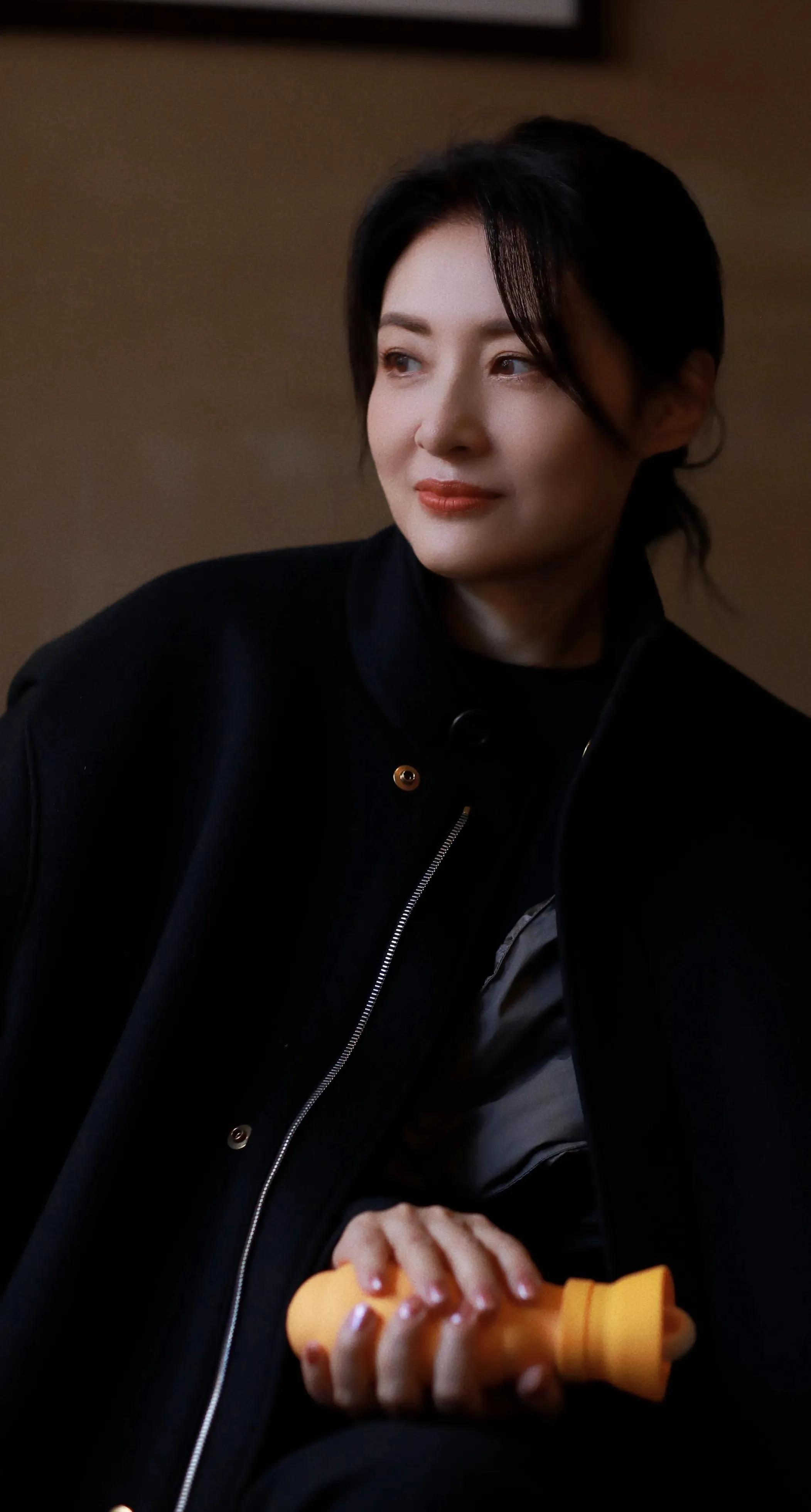 最美主持人周涛，腹有诗书气自华