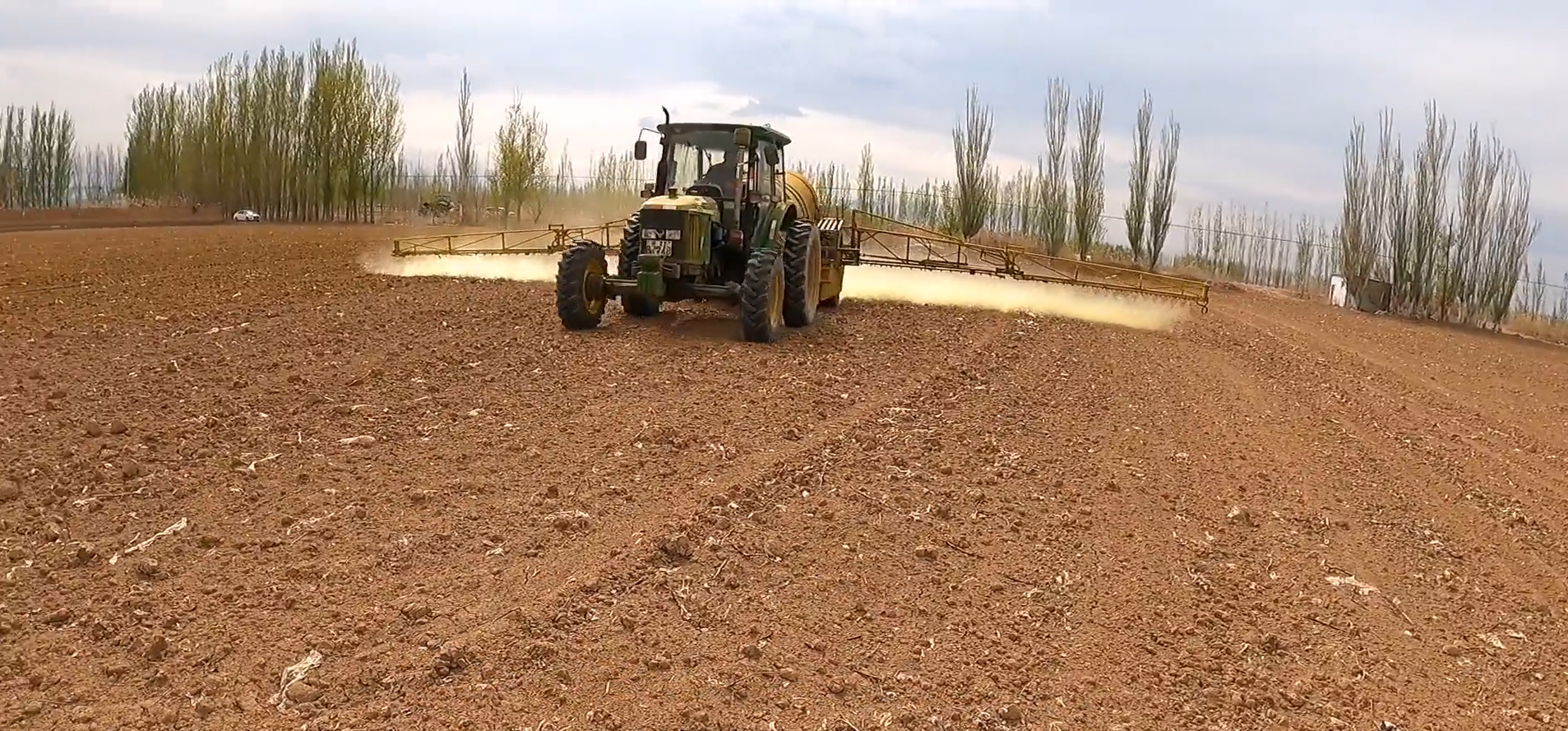 新疆包地多少钱一亩在新疆种棉花
