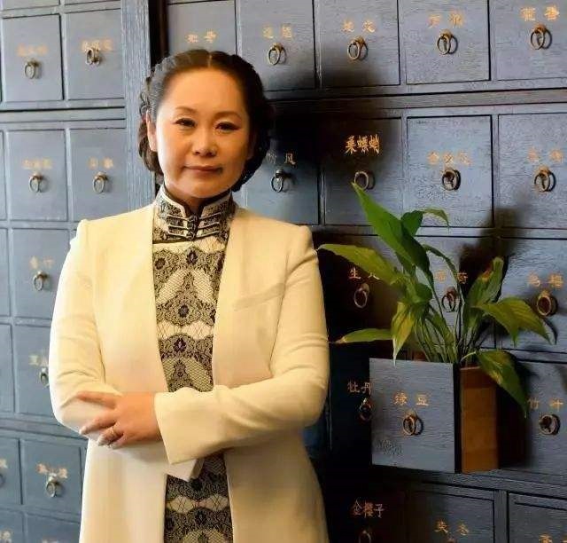 她卖豆腐起家45岁丧夫，却成为天津女首富，给武汉和汶川捐1亿