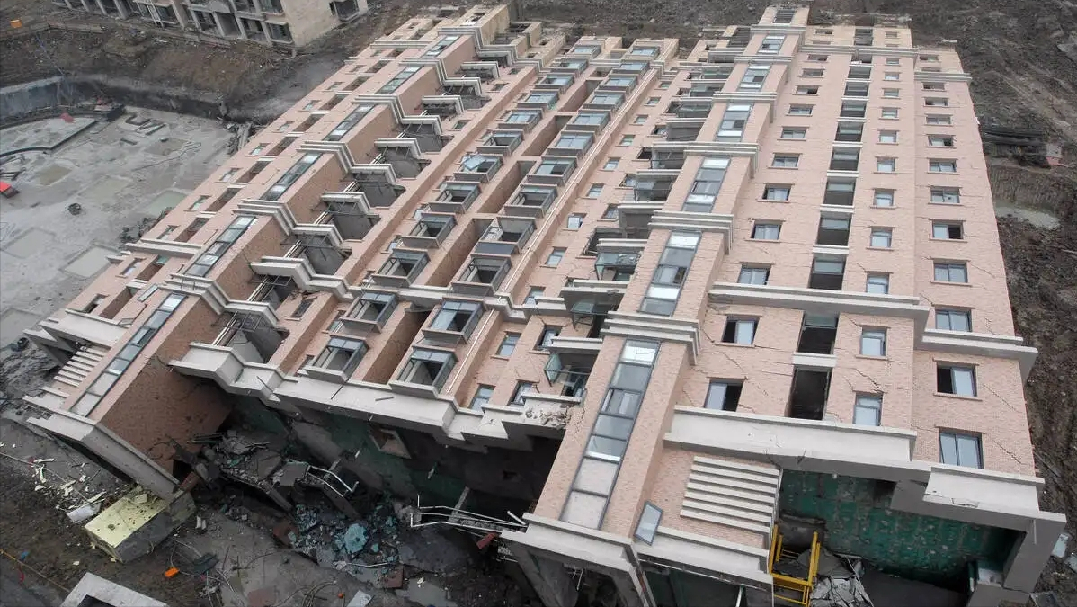 长沙6层楼房坍塌，是什么原因造成的？发生建筑物倒塌该怎么自救