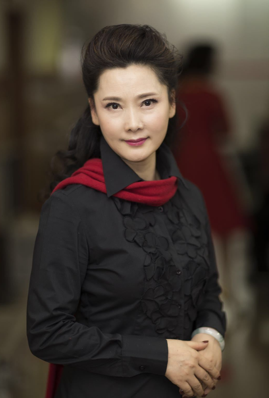 谁说她们只能演妈妈？这9位女星年轻时颜值惊人，不输现在流量花