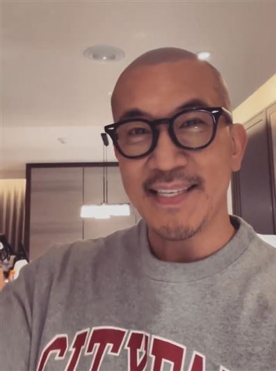 大S再婚后子女近况曝光，S妈代汪小菲教孩子骑车，婆孙合影很温馨