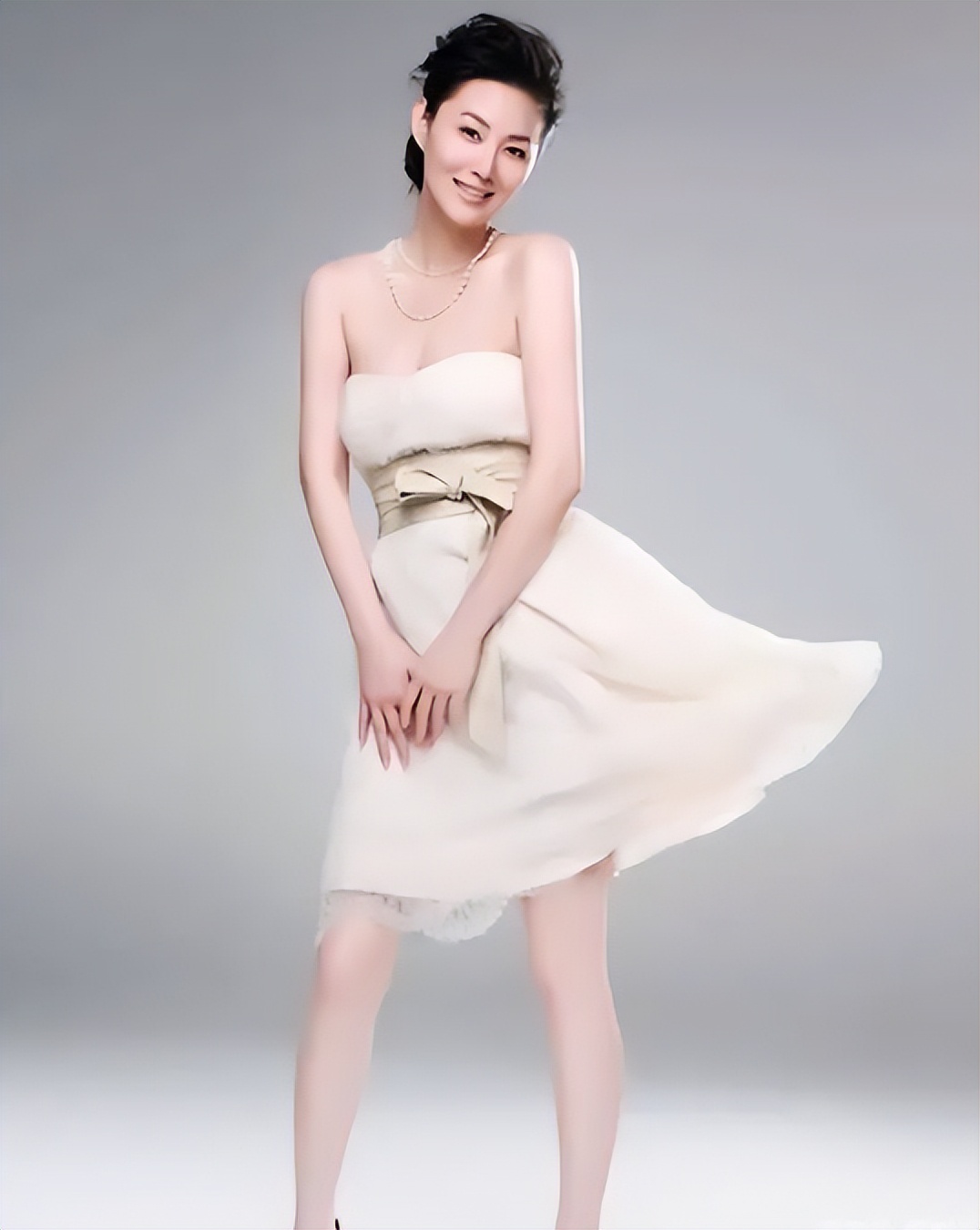 王思懿在2007年嫁给了一个圈外人,当时很多人都对他们的婚姻不看好